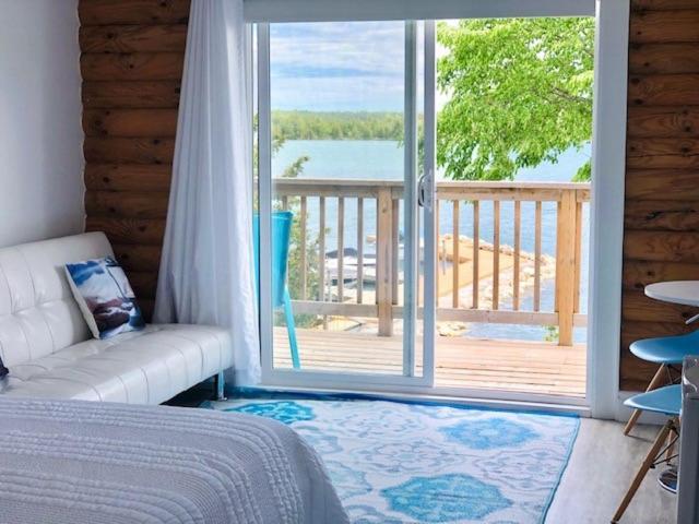 Tamarac Island Motel Stokes Bay Buitenkant foto