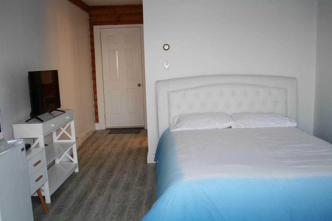 Tamarac Island Motel Stokes Bay Buitenkant foto